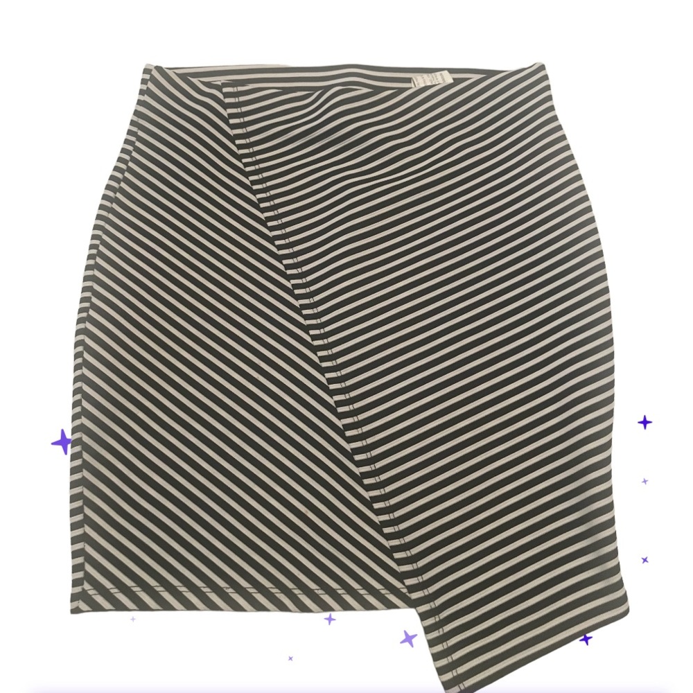 Pull & Bear women skirt size EU 28 Mex M black & white